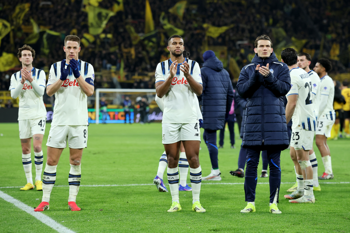DORTMUND, GERMANY - FEBRUARY 17: Mario Pasalic, Isak Hien and Marten de Roon of Atalanta applaud the fans following the team's defeat during the UEFA Champions League 2025/26 League Knockout Play-off First Leg match between Borussia Dortmund and Atalanta BC at BVB Stadion Dortmund on February 17, 2026 in Dortmund, Germany. (Photo by Alex Grimm/Getty Images)