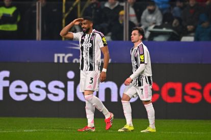 PARMA, ITALY - FEBRUARY 01: Bremer of Juventus celebrates scoring his team's first goal with teammate Francisco Conceicao during the Serie A match between Parma Calcio 1913 and Juventus FC at Stadio Ennio Tardini on February 01, 2026 in Parma, Italy. (Photo by Alessandro Sabattini/Getty Images)