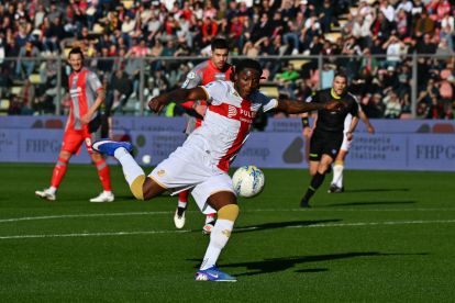 CREMONA, ITALY - FEBRUARY 15: Brooke Norton-Cuffy of Genoa CFC in action during the Serie A match between US Cremonese and Genoa CFC at Stadio Giovanni Zini on February 15, 2026 in Cremona, Italy. (Photo by Marco M. Mantovani/Getty Images)