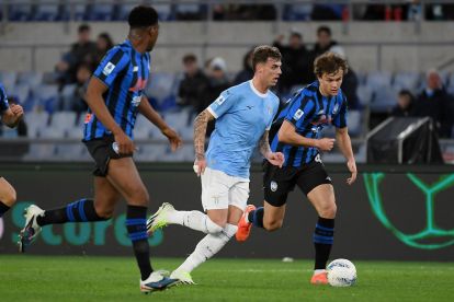 ROME, ITALY - FEBRUARY 14: Daniel Maldini of SS Lazio competes for the ball with Giorgio Scalvini of Atalanta BC during the Serie A match between SS Lazio and Atalanta BC at Stadio Olimpico on February 14, 2026 in Rome, Italy. (Photo by Marco Rosi - SS Lazio/Getty Images)