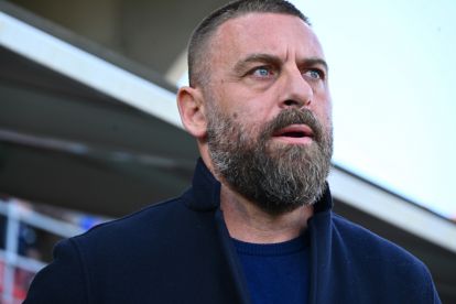 CREMONA, ITALY - FEBRUARY 15: Coach Daniele De Rossi of Genoa CFC reacts during the Serie A match between US Cremonese and Genoa CFC at Stadio Giovanni Zini on February 15, 2026 in Cremona, Italy. (Photo by Marco M. Mantovani/Getty Images)