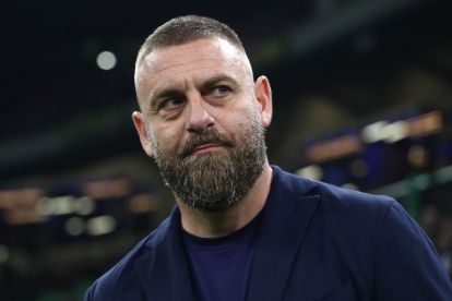 MILAN, ITALY - FEBRUARY 28: Genoa CFC coach Daniele De Rossi looks on during the Serie A match between FC Internazionale and Genoa CFC at Giuseppe Meazza Stadium on February 28, 2026 in Milan, Italy. (Photo by Marco Luzzani/Getty Images)