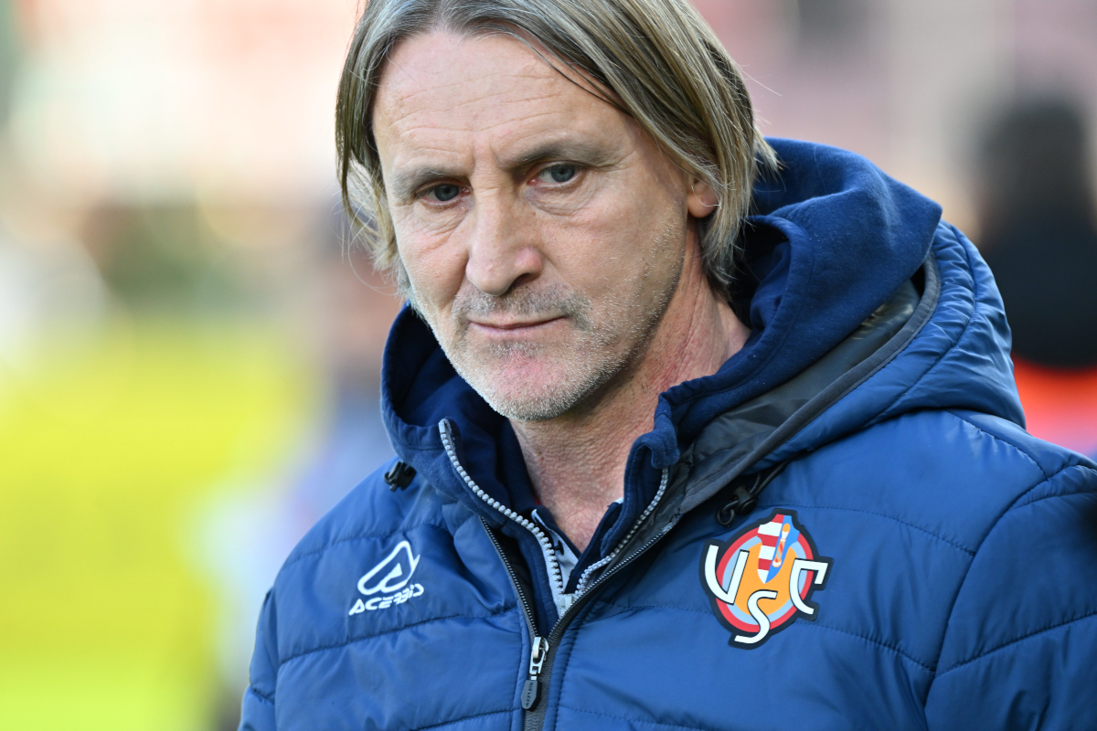 CREMONA, ITALY - FEBRUARY 15: Coach Davide Nicola of US Cremonese reacts during the Serie A match between US Cremonese and Genoa CFC at Stadio Giovanni Zini on February 15, 2026 in Cremona, Italy. (Photo by Marco M. Mantovani/Getty Images)