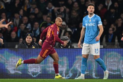 NAPLES, ITALY - FEBRUARY 15: Donyell Malen of AS Roma celebrates after scoring his side first goal during the Serie A match between SSC Napoli and AS Roma at Stadio Diego Armando Maradona on February 15, 2026 in Naples, Italy. (Photo by Francesco Pecoraro/Getty Images)
