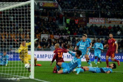 ROME, ITALY - FEBRUARY 09: Donyell Malen of AS Roma scores the team's second goal during the Serie A match between AS Roma and Cagliari Calcio at Stadio Olimpico on February 09, 2026 in Rome, Italy. (Photo by Paolo Bruno/Getty Images)