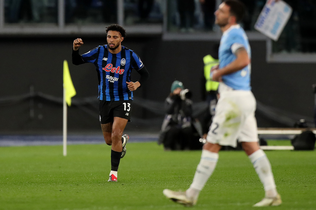ROME, ITALY - FEBRUARY 14: Ederson with his teammates of Atalanta BC celebrates after scoring the opening goal from penalty spot during the Serie A match between SS Lazio and Atalanta BC at Stadio Olimpico on February 14, 2026 in Rome, Italy. (Photo by Paolo Bruno/Getty Images)