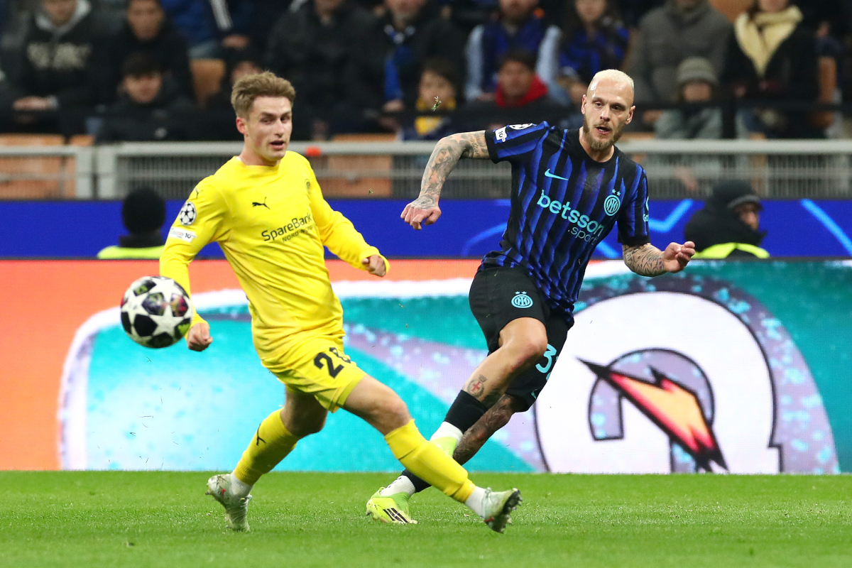 MILAN, ITALY - FEBRUARY 24: Federico Dimarco of FC Internazionale Milano passes the ball while under pressure from Fredrik Sjovold of Bodo/Glimt during the UEFA Champions League 2025/26 League Knockout Play-off Second Leg match between FC Internazionale Milano and FK Bodo/Glimt at Stadio San Siro on February 24, 2026 in Milan, Italy. (Photo by Marco Luzzani/Getty Images)