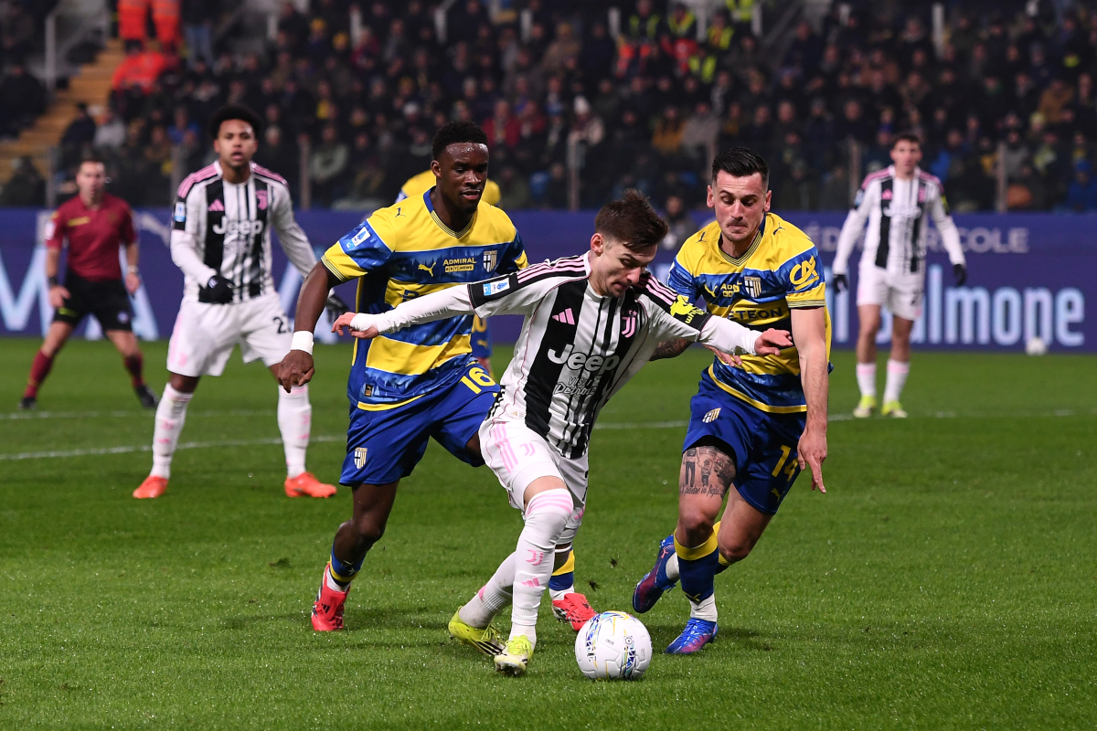 PARMA, ITALY - FEBRUARY 01: Francisco Conceicao of Juventus is challenged by Emanuele Valeri and Mandela Keita of Parma Calcio 1913 during the Serie A match between Parma Calcio 1913 and Juventus FC at Stadio Ennio Tardini on February 01, 2026 in Parma, Italy. (Photo by Alessandro Sabattini/Getty Images)