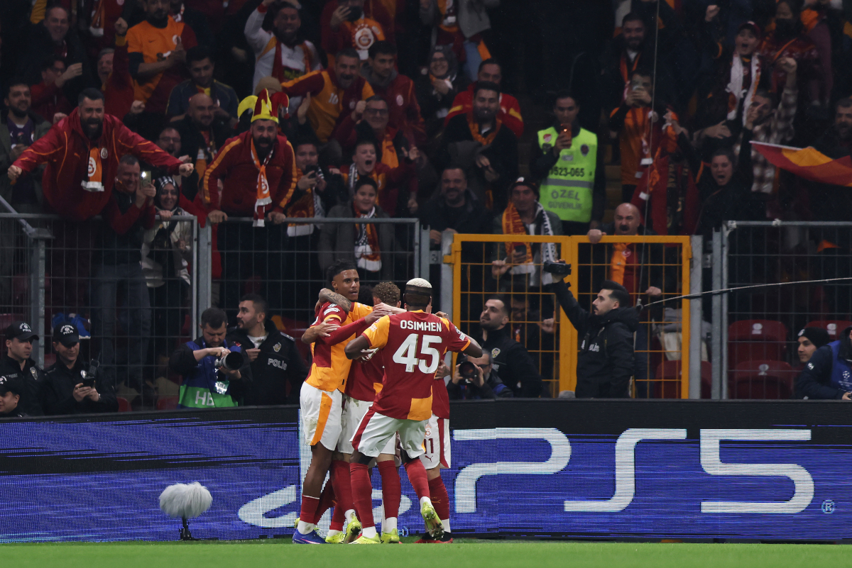 ISTANBUL, TURKEY - FEBRUARY 17: Gabriel Sara of Galatasaray A.S. celebrates scoring his team's first goal with teammates during the UEFA Champions League 2025/26 League Knockout Play-off First Leg match between Galatasaray A.S. and Juventus at Ali Sami Yen Spor Kompleksi on February 17, 2026 in Istanbul, Turkey. (Photo by Burak Kara/Getty Images)