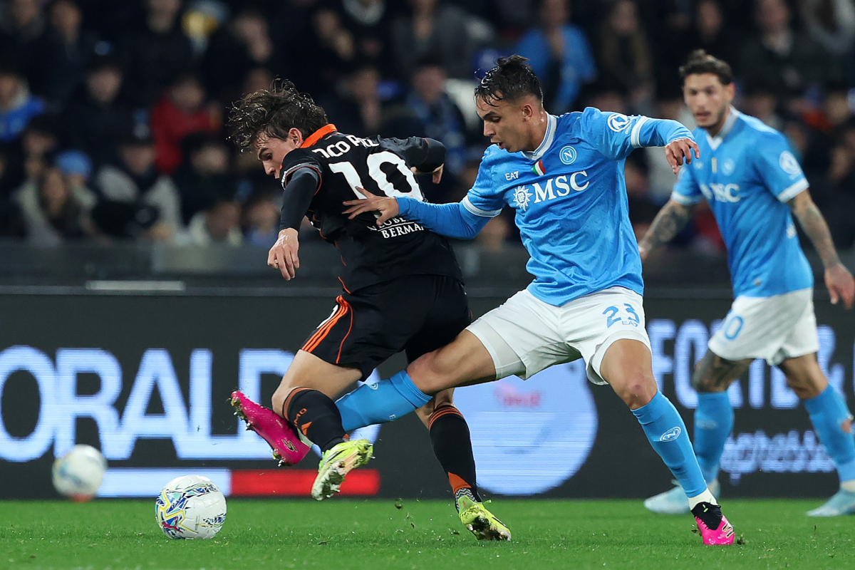 NAPLES, ITALY - FEBRUARY 10: Nico Paz of Como 1907 battles for possession with Giovane of SSC Napoli during the Coppa Italia match between SSC Napoli and Como 1907 at Stadio Diego Armando Maradona on February 10, 2026 in Naples, Italy. (Photo by Francesco Pecoraro/Getty Images)