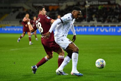 TURIN, ITALY - FEBRUARY 15: Giovanni Simeone of Torino FC competes with Jhon Lucumi of Bologna FC 1909 during the Serie A match between Torino FC and Bologna FC 1909 at Stadio Olimpico di Torino on February 15, 2026 in Turin, Italy. (Photo by Valerio Pennicino/Getty Images)