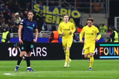MILAN, ITALY - FEBRUARY 24: Jens Petter Hauge of Bodo/Glimt (L) celebrates scoring his team's first goal during the UEFA Champions League 2025/26 League Knockout Play-off Second Leg match between FC Internazionale Milano and FK Bodo/Glimt at Stadio San Siro on February 24, 2026 in Milan, Italy. (Photo by Marco Luzzani/Getty Images)