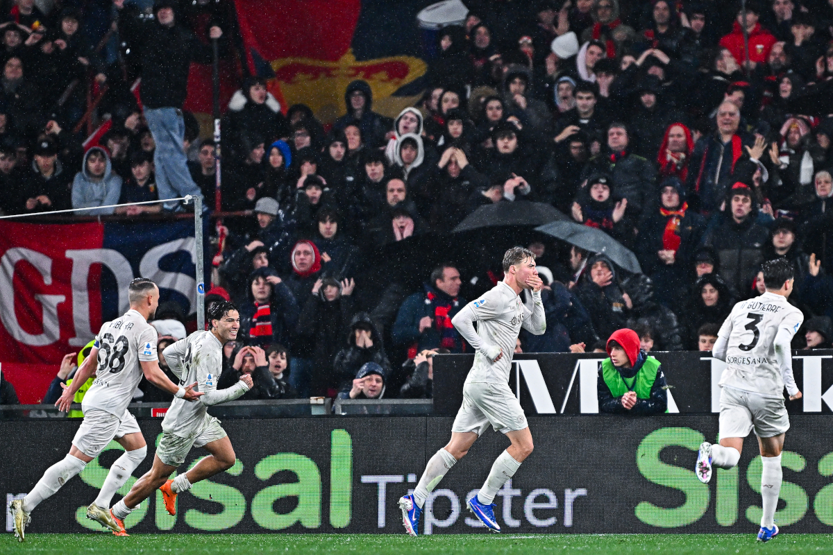 GENOA, ITALY - FEBRUARY 7: Rasmus Hojlund of Napoli (2nd from right) celebrates with his team-mates after scoring his second goal during the Serie A match between Genoa CFC and SSC Napoli at Stadio Luigi Ferraris on February 7, 2026 in Genoa, Italy. (Photo by Simone Arveda/Getty Images)
