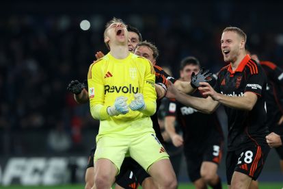 NAPLES, ITALY - FEBRUARY 10: Jean Butez of Como 1907 celebrates with his teammates after making the decisive save in the penalty shootout during the Coppa Italia Quarter Finals match between SSC Napoli and Como 1907 at Stadio Diego Armando Maradona on February 10, 2026 in Naples, Italy.  (Photo by Francesco Pecoraro/Getty Images)
