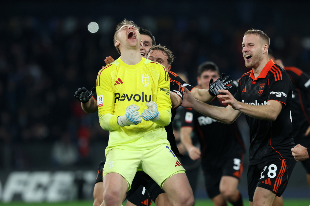 NAPLES, ITALY - FEBRUARY 10: Jean Butez of Como 1907 celebrates with his teammates after making the decisive save in the penalty shootout during the Coppa Italia Quarter Finals match between SSC Napoli and Como 1907 at Stadio Diego Armando Maradona on February 10, 2026 in Naples, Italy.  (Photo by Francesco Pecoraro/Getty Images)