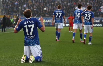 COMO, ITALY - FEBRUARY 28:Jesus Rodriguez of Como 1907 celebrates with his team-mate after scoring their team's second goalduring the Serie A match between Como 1907 and US Lecce at Giuseppe Sinigaglia Stadium on February 28, 2026 in Como, Italy. (Photo by Marco Luzzani/Getty Images)