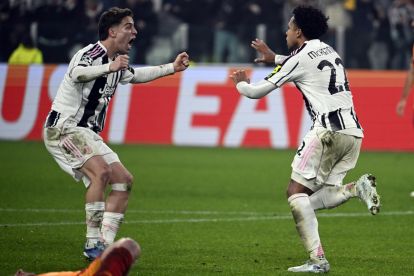 TURIN, ITALY - FEBRUARY 25: Weston McKennie of Juventus FC celebrates with teammate Kenan Yıldız after scoring the third goal of his team during the UEFA Champions League 2025/26 League Knockout Play-off Second Leg match between Juventus and Galatasaray A.S. at Juventus Stadium on February 25, 2026 in Turin, Italy. (Photo by Stefano Guidi/Getty Images)