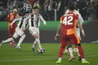 TURIN, ITALY - FEBRUARY 25: Kenan Yıldız of Juventus FC drives the ball during the UEFA Champions League 2025/26 League Knockout Play-off Second Leg match between Juventus and Galatasaray A.S. at Juventus Stadium on February 25, 2026 in Turin, Italy. (Photo by Stefano Guidi/Getty Images)