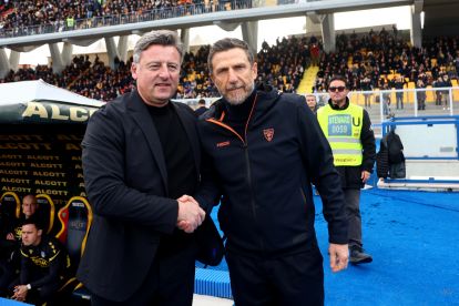 LECCE, ITALY - FEBRUARY 08: Head coach of US Lecce Eusebio Di Francesco (R) and head coach of Udinese Calcio Kosta Runjaic prior the Serie A match between US Lecce and Udinese Calcio at Stadio Via del Mare on February 08, 2026 in Lecce, Italy. (Photo by Maurizio Lagana/Getty Images)