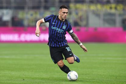 MILAN, ITALY - FEBRUARY 14: Lautaro Martinez of FC Internazionale Milano runs with the ball during the Serie A match between FC Internazionale and Juventus FC at Giuseppe Meazza Stadium on February 14, 2026 in Milan, Italy. (Photo by Marco Luzzani/Getty Images)