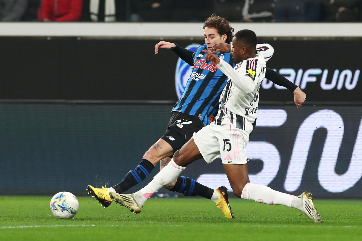 BERGAMO, ITALY - FEBRUARY 05: Lorenzo Bernasconi of Atalanta is challenged by Pierre Kalulu of Juventus during the Coppa Italia Quarter-Final match between Atalanta BC and Juventus FC at the New Balance Arena on February 05, 2026 in Bergamo, Italy. (Photo by Marco Luzzani/Getty Images)
