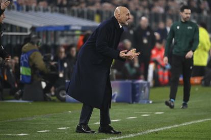TURIN, ITALY - FEBRUARY 25: Luciano Spalletti Head Coach of Juventus FC reacts during the UEFA Champions League 2025/26 League Knockout Play-off Second Leg match between Juventus and Galatasaray A.S. at Juventus Stadium on February 25, 2026 in Turin, Italy. (Photo by Stefano Guidi/Getty Images)