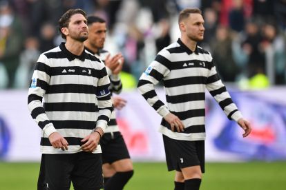 TURIN, ITALY - FEBRUARY 22: Manuel Locatelli of Juventus FC looks dejected at the end of the Serie A match between Juventus FC and Como 1907 at on February 21, 2026 in Turin, Italy. (Photo by Valerio Pennicino/Getty Images)