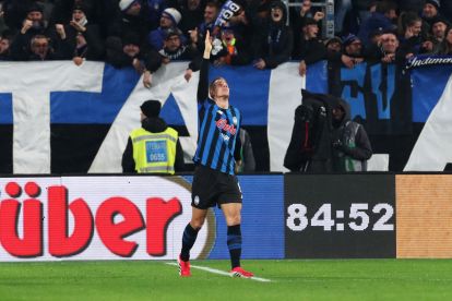 BERGAMO, ITALY - FEBRUARY 05: Mario Pasalic of Atalanta celebrates scoring his team's third goal during the Coppa Italia Quarter-Final match between Atalanta BC and Juventus FC at the New Balance Arena on February 05, 2026 in Bergamo, Italy. (Photo by Marco Luzzani/Getty Images)
