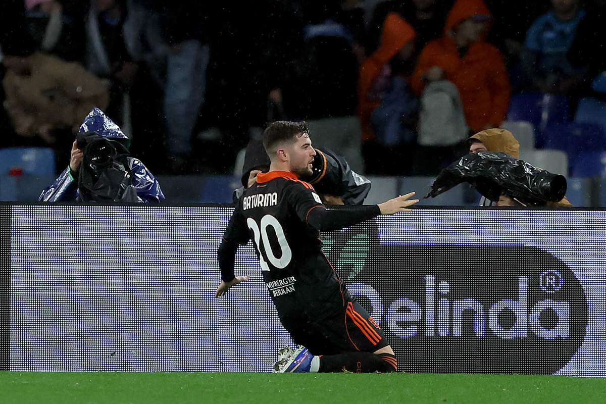 NAPLES, ITALY - FEBRUARY 10: Martin Baturina of Como 1907 celebrates with teammates after scoring his team's first goal during the Coppa Italia match between SSC Napoli and Como 1907 at Stadio Diego Armando Maradona on February 10, 2026 in Naples, Italy. (Photo by Francesco Pecoraro/Getty Images)