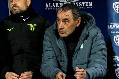 CAGLIARI, ITALY - FEBRUARY 21: Maurizio Sarri coach of Lazio looks on during the Serie A match between Cagliari Calcio and SS Lazio at Stadio Sant'Elia on February 21, 2026 in Cagliari, Italy. (Photo by Enrico Locci/Getty Images)