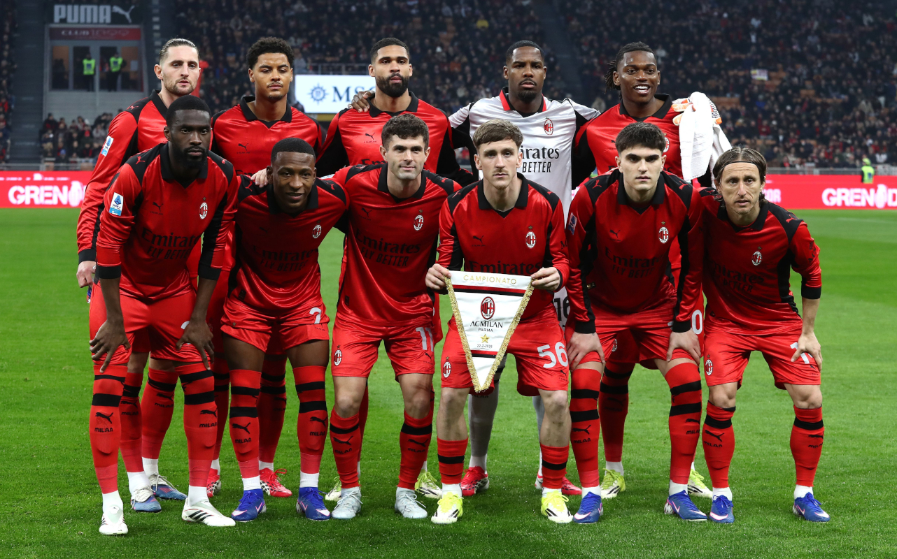 MILAN, ITALY - FEBRUARY 22: AC Milan team line up during the Serie A match between AC Milan and Parma Calcio 1913 at Giuseppe Meazza Stadium on February 22, 2026 in Milan, Italy. (Photo by Marco Luzzani/Getty Images)