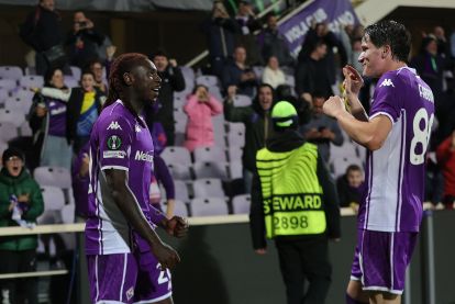 FLORENCE, ITALY - FEBRUARY 26: Moise Kean of ACF Fiorentina celebrates after scoring a goal with Giovanni Fabbian of ACF Fiorentina during the UEFA Conference League 2025/26 Knockout Play-off Second Leg match between ACF Fiorentina and Jagiellonia Bialystok at Stadio Artemio Franchi on February 26, 2026 in Florence, Italy. (Photo by Gabriele Maltinti/Getty Images)