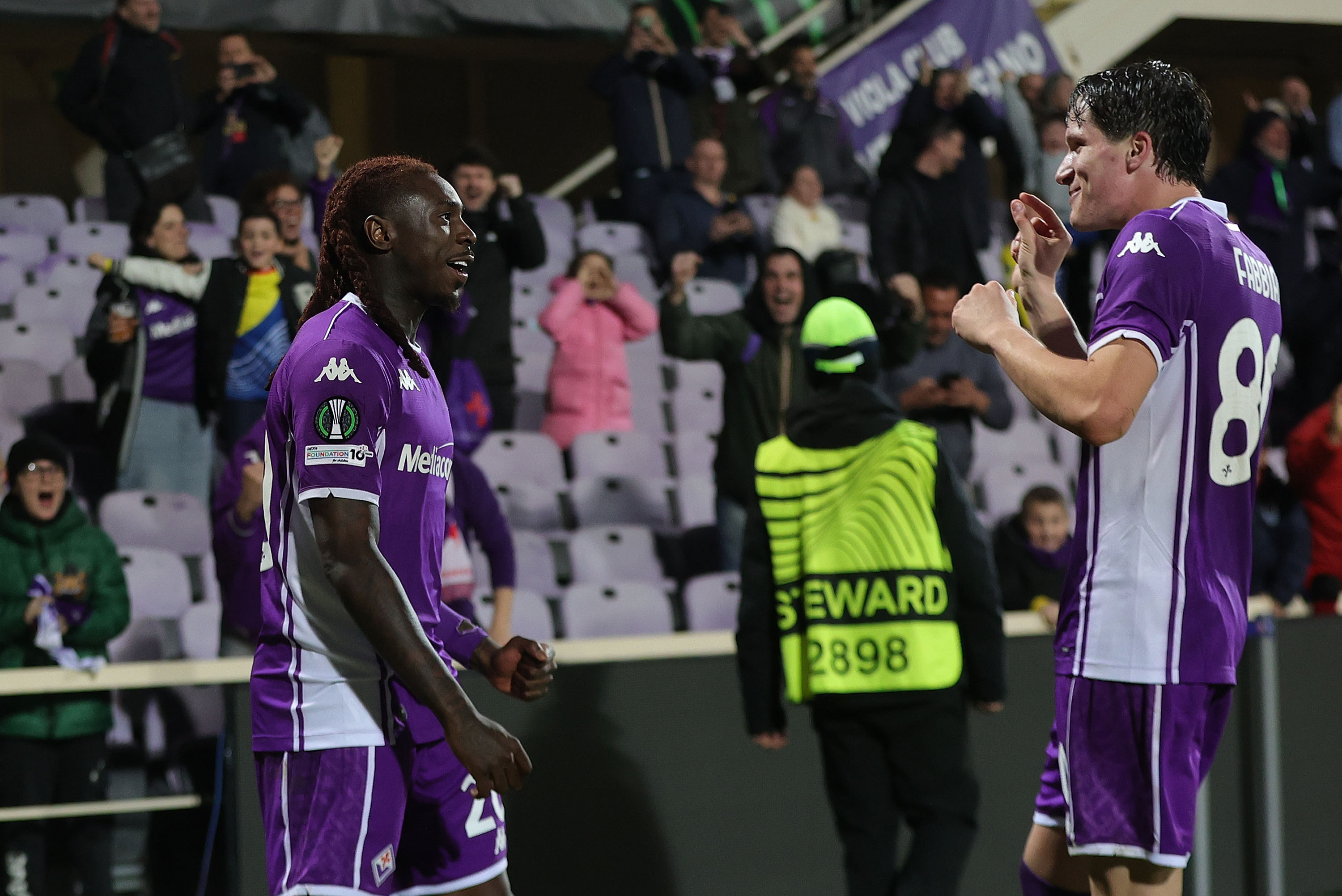 FLORENCE, ITALY - FEBRUARY 26: Moise Kean of ACF Fiorentina celebrates after scoring a goal with Giovanni Fabbian of ACF Fiorentina during the UEFA Conference League 2025/26 Knockout Play-off Second Leg match between ACF Fiorentina and Jagiellonia Bialystok at Stadio Artemio Franchi on February 26, 2026 in Florence, Italy. (Photo by Gabriele Maltinti/Getty Images)