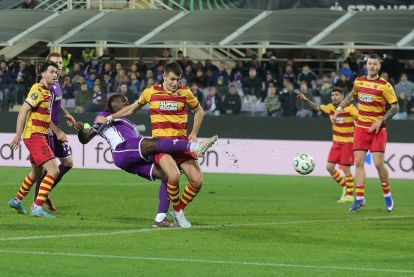 FLORENCE, ITALY - FEBRUARY 26: Moise Kean of ACF Fiorentina scores a goal during the UEFA Conference League 2025/26 Knockout Play-off Second Leg match between ACF Fiorentina and Jagiellonia Bialystok at Stadio Artemio Franchi on February 26, 2026 in Florence, Italy. (Photo by Gabriele Maltinti/Getty Images)