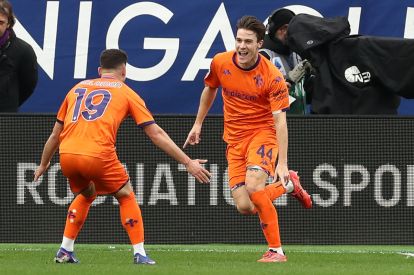 COMO, ITALY - FEBRUARY 14: Nicolo’ Fagioli of ACF Fiorentina celebrates with his team-mate Manor Solomon after scoring their team's first goalduring the Serie A match between Como 1907 and ACF Fiorentina at Giuseppe Sinigaglia Stadium on February 14, 2026 in Como, Italy. (Photo by Marco Luzzani/Getty Images)