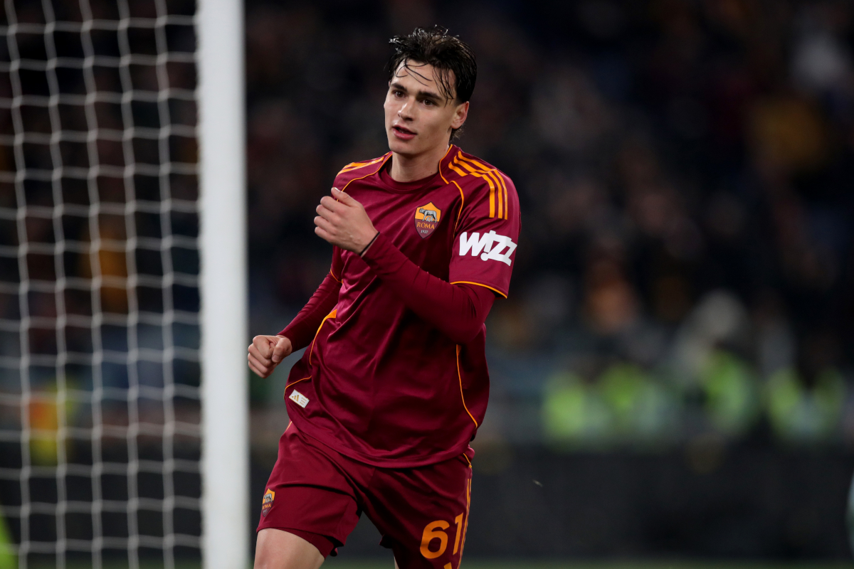 ROME, ITALY - FEBRUARY 22: Niccolo Pisilli of AS Roma celebrates after scoring the team's third goal during the Serie A match between AS Roma and US Cremonese at Stadio Olimpico on February 22, 2026 in Rome, Italy. (Photo by Paolo Bruno/Getty Images)
