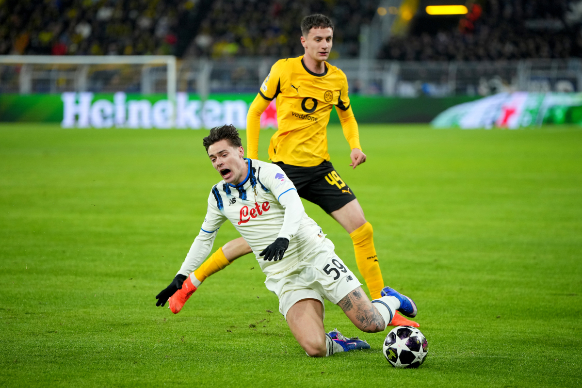 DORTMUND, GERMANY - FEBRUARY 17: Nicola Zalewski of Atalanta is fouled by Luca Reggiani of Borussia Dortmund during the UEFA Champions League 2025/26 League Knockout Play-off First Leg match between Borussia Dortmund and Atalanta BC at BVB Stadion Dortmund on February 17, 2026 in Dortmund, Germany. (Photo by Pau Barrena/Getty Images)