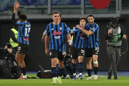 ROME, ITALY - FEBRUARY 14: Nikola Zalewski of Atalanta BC celebrates after scoring the team's second goal during the Serie A match between SS Lazio and Atalanta BC at Stadio Olimpico on February 14, 2026 in Rome, Italy. (Photo by Paolo Bruno/Getty Images)