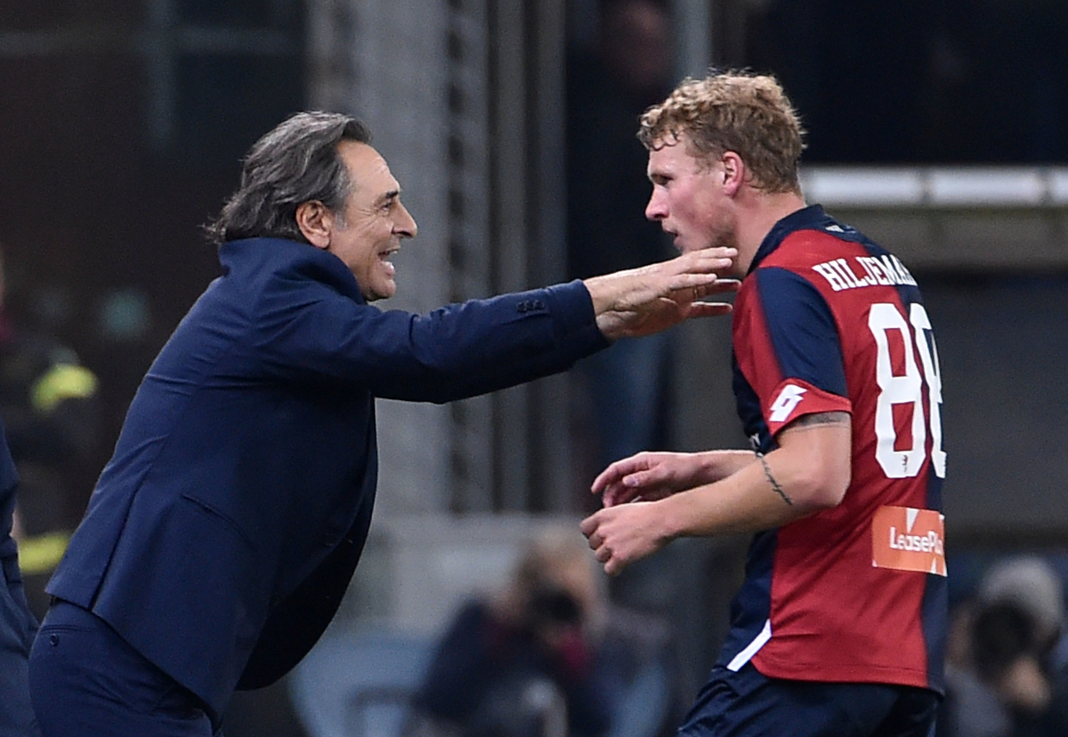 GENOA, ITALY - DECEMBER 09: Cesare Prandelli new head coach of Genoa speak with Oscar Hiljemark during the Serie A match between Genoa CFC and SPAL at Stadio Luigi Ferraris on December 9, 2018 in Genoa, Italy. (Photo by Paolo Rattini/Getty Images)