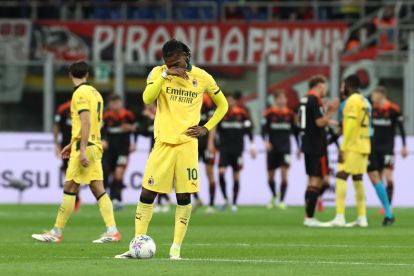 MILAN, ITALY - FEBRUARY 18: Rafael Leao of AC Milan looks dejected after conceding during the Serie A match between AC Milan and Como 1907 at Giuseppe Meazza Stadium on February 18, 2026 in Milan, Italy. (Photo by Marco Luzzani/Getty Images)