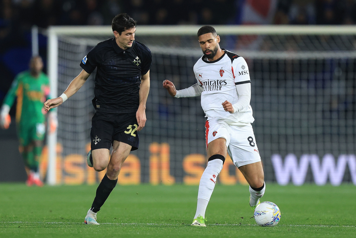 PISA, ITALY - FEBRUARY 13: Ruben Loftus Cheek of AC Milan in action against Stefano Moreo of Pisa Sporting Club during the Serie A match between Pisa SC and AC Milan at Arena Garibaldi on February 13, 2026 in Pisa, Italy. (Photo by Gabriele Maltinti/Getty Images)