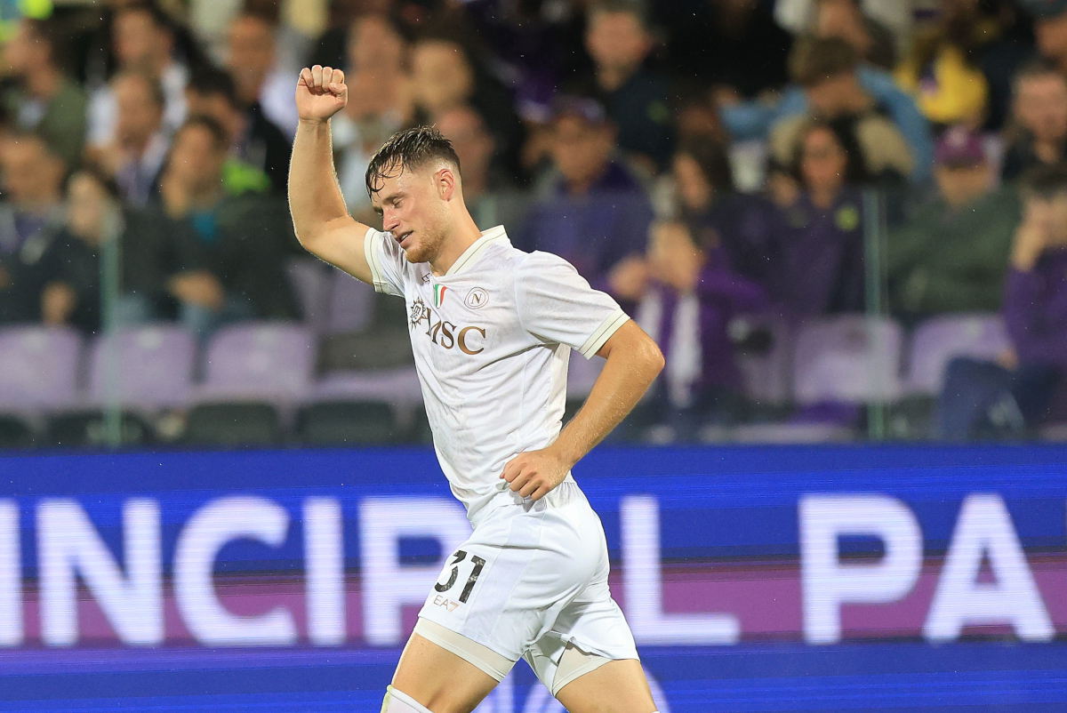 FLORENCE, ITALY - SEPTEMBER 13: Sam Beukema of SSC Napoli celebrates after scoring a goal during the Serie A match between ACF Fiorentina and SSC Napoli at Artemio Franchi on September 13, 2025 in Florence, Italy. (Photo by Gabriele Maltinti/Getty Images)