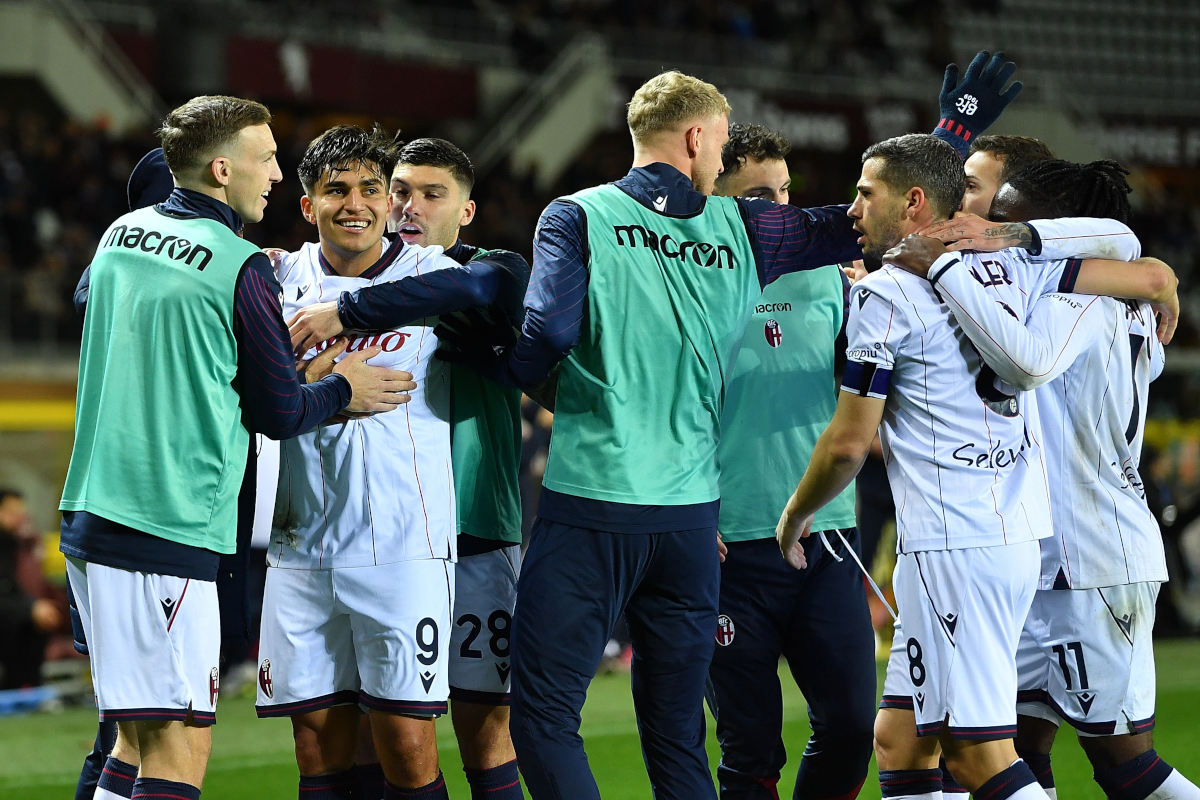 TURIN, ITALY - FEBRUARY 15: Santiago Castro of Bologna FC 1909 celebrates a goal with team mates during the Serie A match between Torino FC and Bologna FC 1909 at Stadio Olimpico di Torino on February 15, 2026 in Turin, Italy. (Photo by Valerio Pennicino/Getty Images)