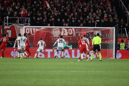 Santiago Castro scores the opening goal for Bologna in the Europa League play-off 1st leg against SK Brann (@bolognafc1909)