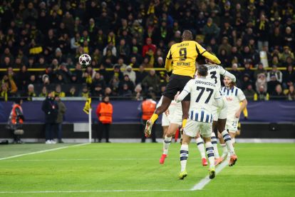 DORTMUND, GERMANY - FEBRUARY 17: Serhou Guirassy of Borussia Dortmund scores his team's first goal during the UEFA Champions League 2025/26 League Knockout Play-off First Leg match between Borussia Dortmund and Atalanta BC at BVB Stadion Dortmund on February 17, 2026 in Dortmund, Germany. (Photo by Alex Grimm/Getty Images)