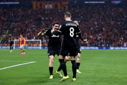 ISTANBUL, TURKEY - FEBRUARY 17: Teun Koopmeiners of Juventus celebrates scoring his team's first goal with teammates during the UEFA Champions League 2025/26 League Knockout Play-off First Leg match between Galatasaray A.S. and Juventus at Ali Sami Yen Spor Kompleksi on February 17, 2026 in Istanbul, Turkey. (Photo by Burak Kara/Getty Images)