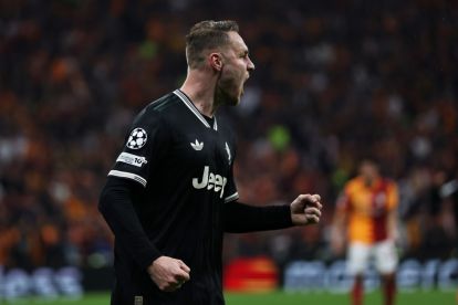 ISTANBUL, TURKEY - FEBRUARY 17: Teun Koopmeiners of Juventus celebrates scoring his team's first goal during the UEFA Champions League 2025/26 League Knockout Play-off First Leg match between Galatasaray A.S. and Juventus at Ali Sami Yen Spor Kompleksi on February 17, 2026 in Istanbul, Turkey. (Photo by Burak Kara/Getty Images)