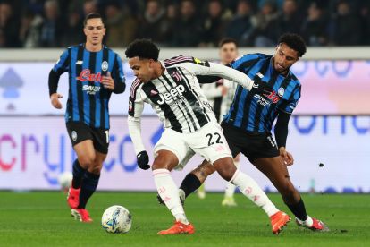 BERGAMO, ITALY - FEBRUARY 05: Weston McKennie of Juventus is challenged by Ederson of Atalanta during the Coppa Italia Quarter-Final match between Atalanta BC and Juventus FC at the New Balance Arena on February 05, 2026 in Bergamo, Italy. (Photo by Marco Luzzani/Getty Images)