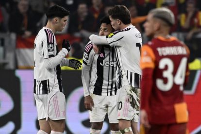 TURIN, ITALY - FEBRUARY 25: Weston McKennie of Juventus FC celebrates with teammates after scoring the third goal of his team during the UEFA Champions League 2025/26 League Knockout Play-off Second Leg match between Juventus and Galatasaray A.S. at Juventus Stadium on February 25, 2026 in Turin, Italy. (Photo by Stefano Guidi/Getty Images)