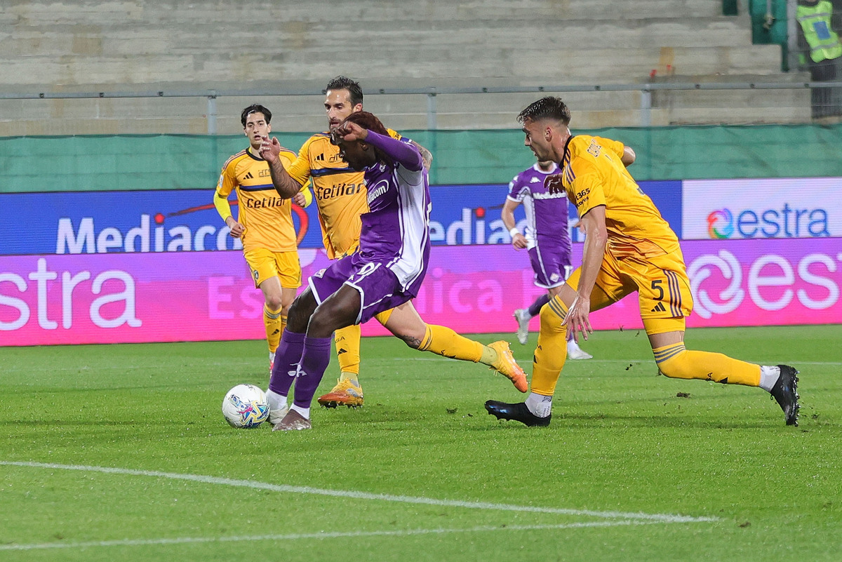FLORENCE, ITALY - FEBRUARY 23: Moise Kean of ACF Fiorentina scores a goal during the Serie A match between ACF Fiorentina and Pisa SC at Artemio Franchi on February 23, 2026 in Florence, Italy. (Photo by Gabriele Maltinti/Getty Images)